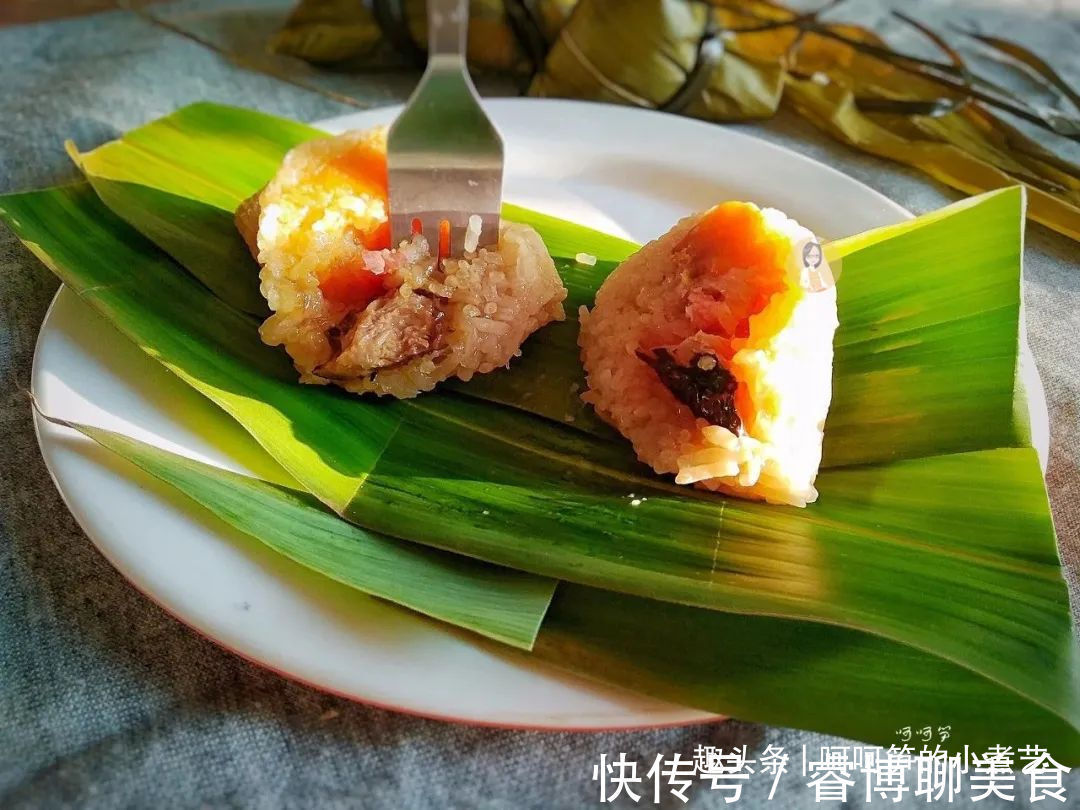 香菇|端午节将至，教你做鲜香味美的咸蛋黄肉粽，软糯诱人，吃了还想吃