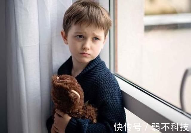 香肠嘴|熊孩子偷吃了一颗葡萄,嘴巴变成了香肠嘴,医生看了都憋笑