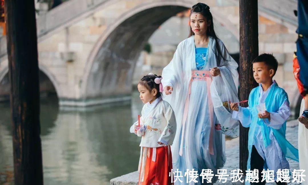 袖口@汉服文化内涵:宽大袖口代表天道圆融,衣服择色主要为正己德行