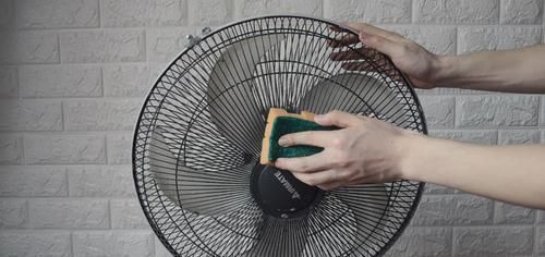 不管电风扇多脏,教你不用拆下清洗,几分钟变得干净无灰尘,实用
