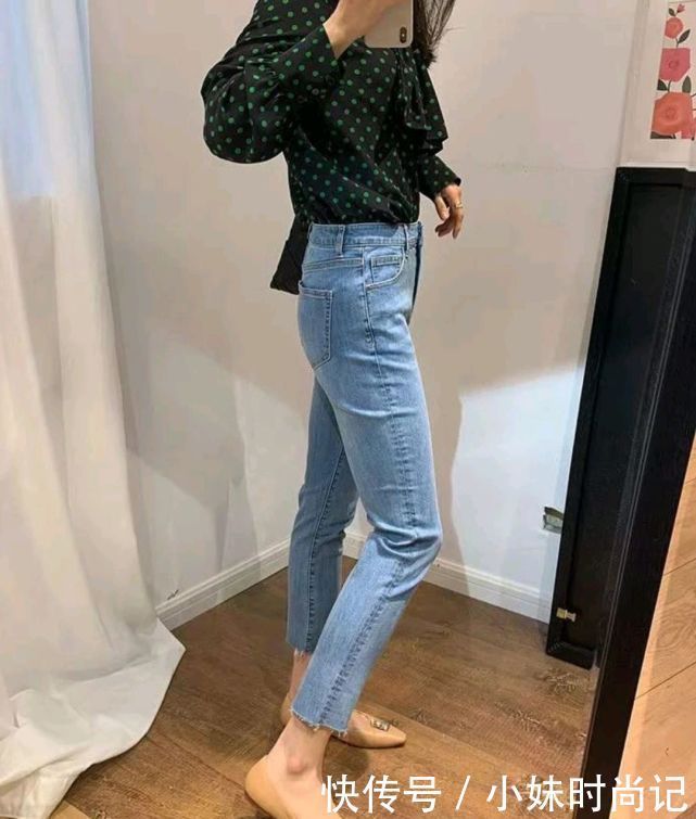 小脚裤|穿对裤子很重要，穿上合适的裤子，可以把腿型修饰得更加完美
