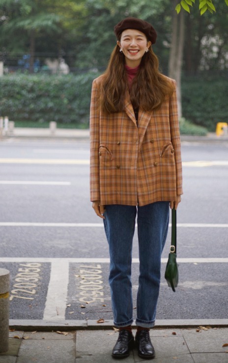 小白鞋|秋冬格纹西装怎么穿?4套直接套用的穿搭模板,不光养眼还很时髦