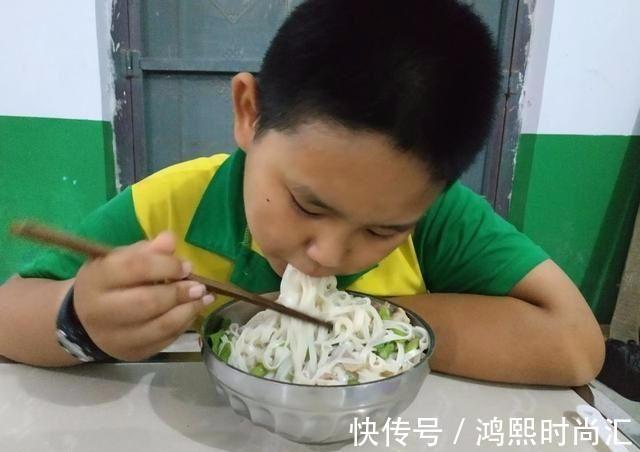 孩子|7岁男孩脾虚严重,身高已成定局,劝告:别再拿3样当宝贝喂孩子