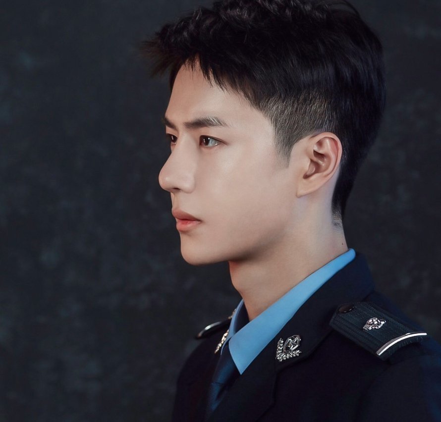 应援,警察肩章暴露级别,粉丝秒变事业粉