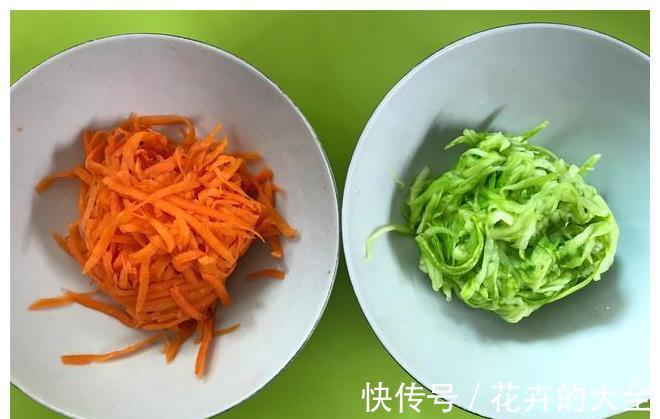 西葫芦|天一热，这菜我家隔三差五吃，清淡鲜美，快手简单又实惠