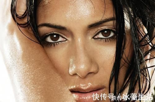 吹风机|女性洗完头发后,应该自然风干还是吹风机吹干好?很多人做错了