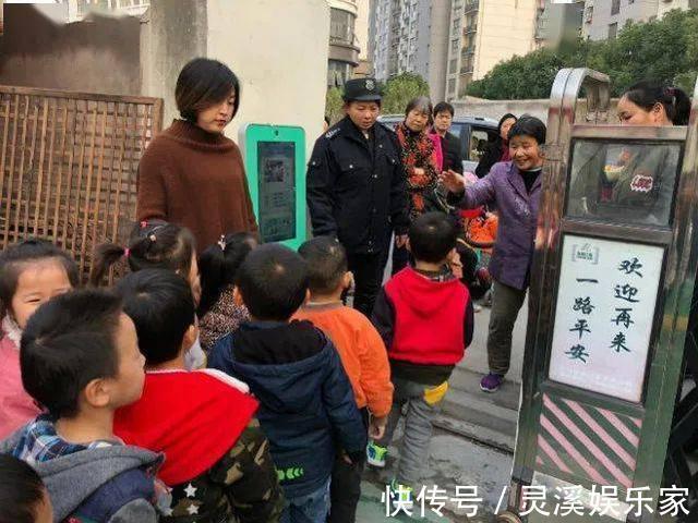 幼儿园|父母接娃放学,有几种行为挺掉价,还容易拉低老师对孩子的好感