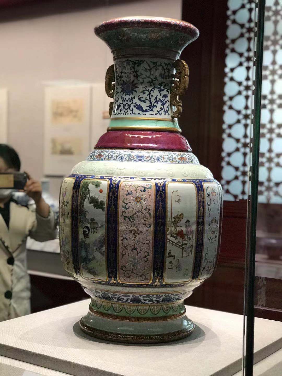 故宫新陶瓷馆在武英殿揭开面纱千余件文物展现中国陶瓷发展历程