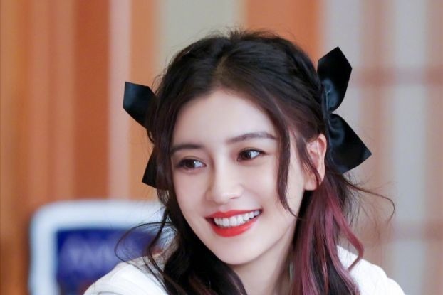 團寵宋雨琦離開，楊穎再次搶占C位，終于迎來他回歸