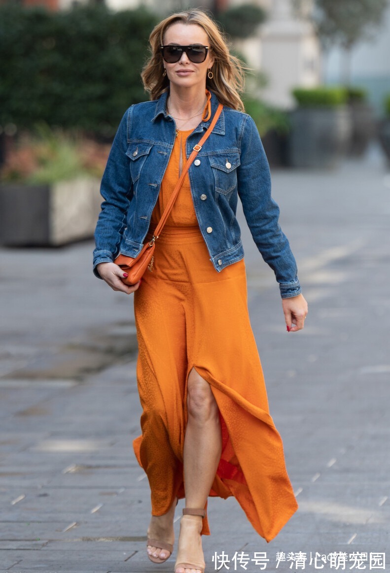 穿搭 穿裙子搭薄外套时,记住“1个要点+风格调和”,领悟穿搭思维稳赢