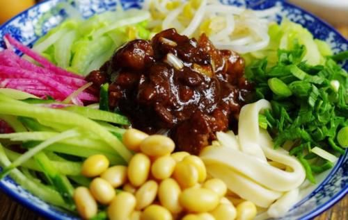 初二吃面,无保留教你正宗炸酱面,酱香十足不油腻,2碗不够吃