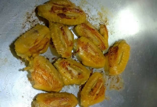 做可乐鸡翅很简单,只需要4个步骤,20分钟就能做出美味的鸡翅