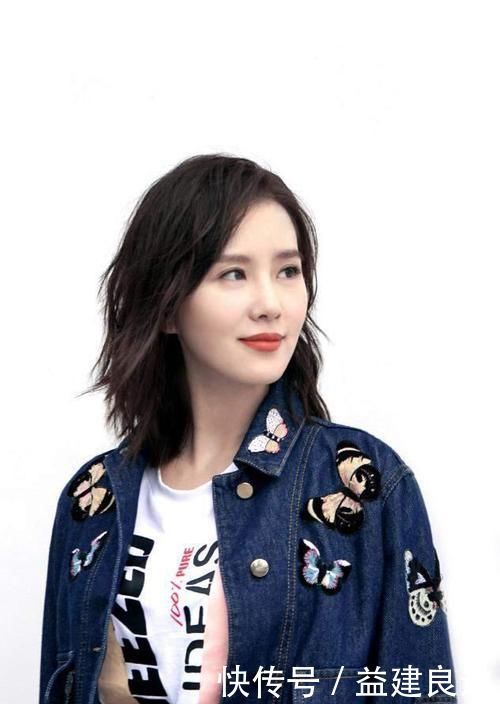 脸小|丸子头已经不流行了,今年这5种“发型”是真火,简单大方显脸小