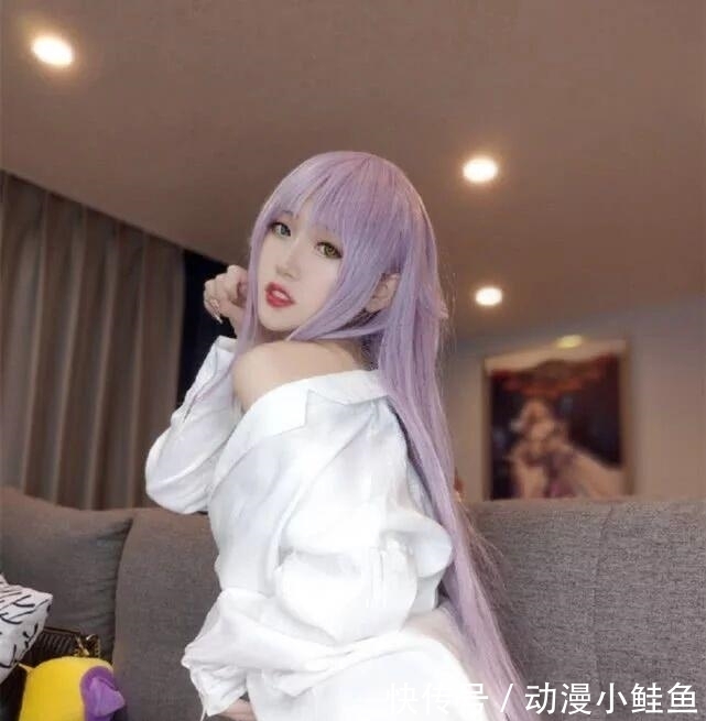 腐团儿|腐团儿深夜发福利,注意力却都在她的手指上,网友:还缺男朋友吗?