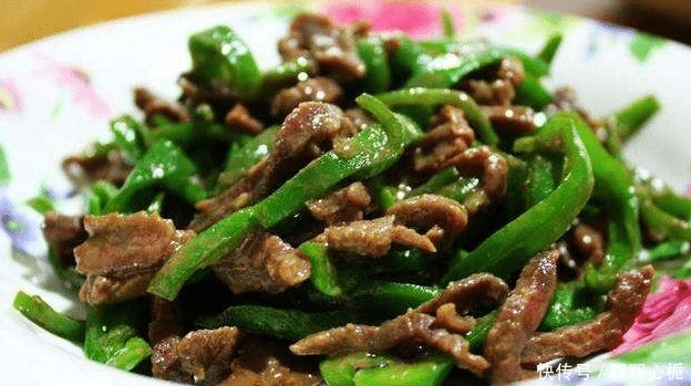 将牛肉|青椒炒牛肉,先炒牛肉还是先炒青椒方法不对,难怪牛肉口感差