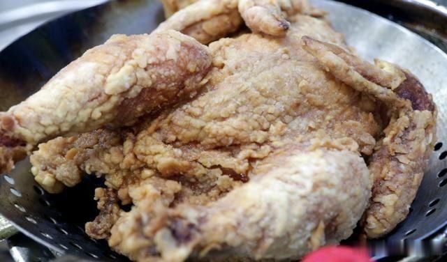 排队2小时也要买的香酥鸡,大厨教你在家做,外酥里嫩,啤酒绝配