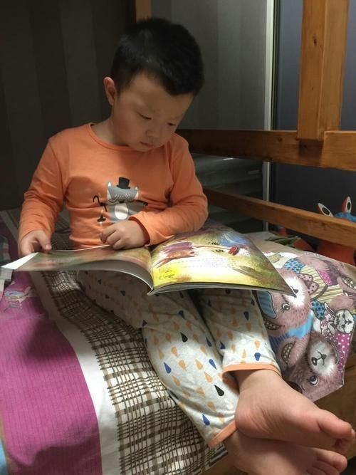 睡眠时间|6岁孩子睡觉前,父母若能坚持做这件事,娃的记忆和大脑发育更好