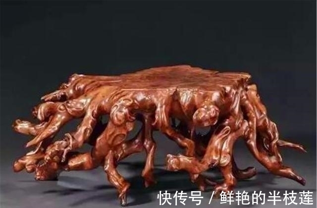 木头!男子造根雕500罗汉,富豪开价100万后又反悔,现今烂在仓库长出蘑菇