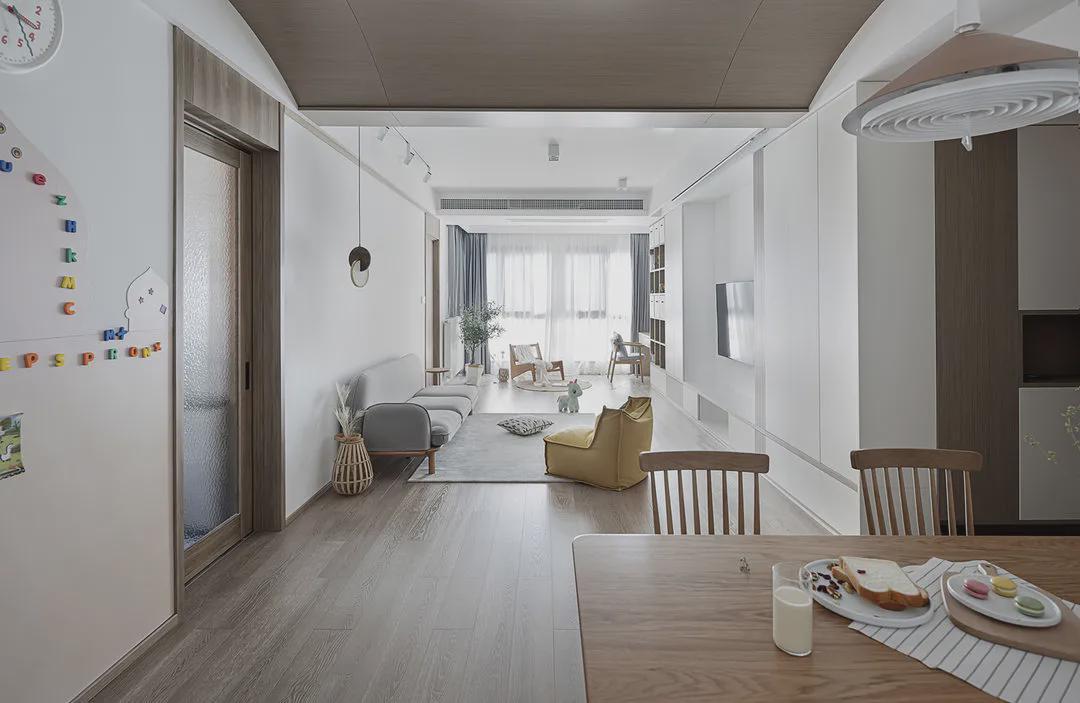 主卧|“穷装”反而更干净舒适,103㎡色调高度统一,耐看极了