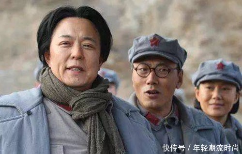 中将|他小时候给主席送信,后来成为警卫排长,被授予开国中将