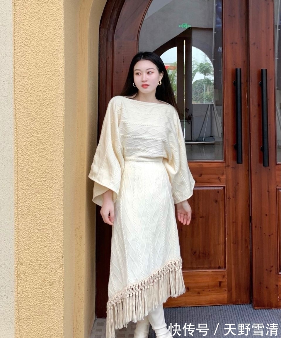 圈粉 长相不惊艳、个头也矮,她为啥凭穿搭圈粉5万?这穿衣配色绝了