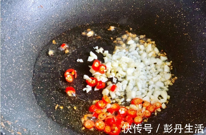 小米辣|夏天大鱼大肉易上火，这菜天天吃不腻，美白还减肥，比肉抢手多了