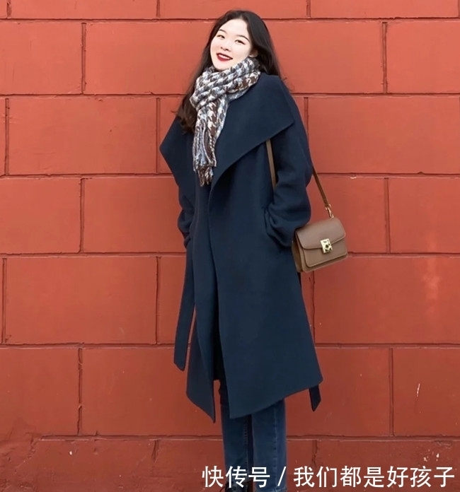 猫姐 最近火了一种穿搭叫:大衣+直筒裤,过年回家这么穿,高级显气质