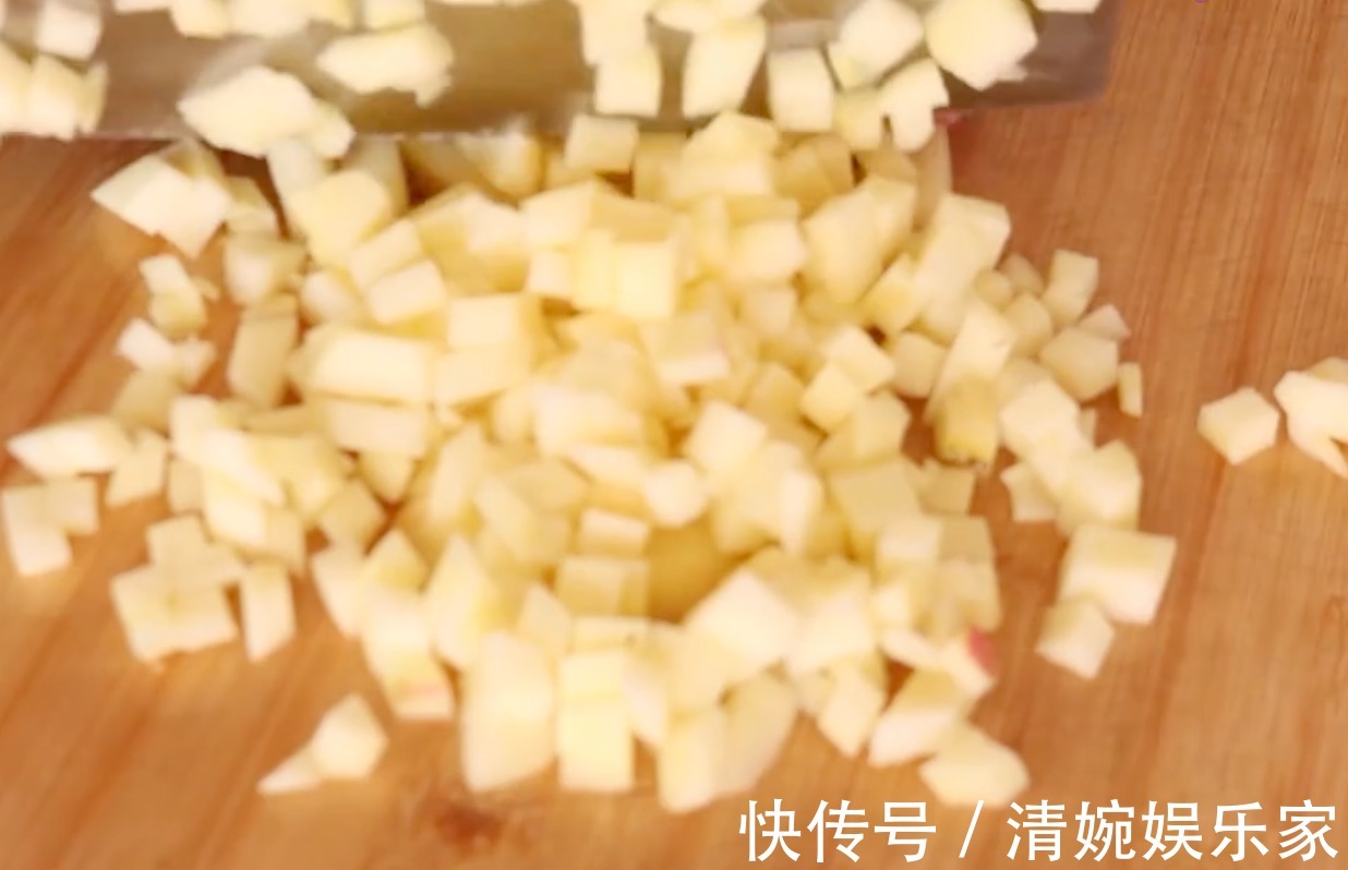 零食|家里还有好多苹果,来给孩子做道小零食,做法简单,香甜美味