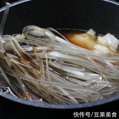 「猪肉白菜炖粉条」天寒手脚凉,全家都爱这道菜,暖身暖胃