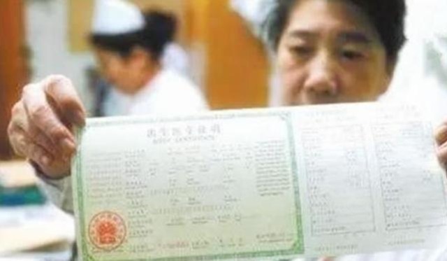 出生证|给娃取名叫王奈,办出生证时护士打错字,妈妈不怒反笑:不改了