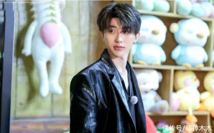 節目|蔡徐坤《奔跑吧》玩手機被發現，常駐MC都在努力，他卻在摸魚