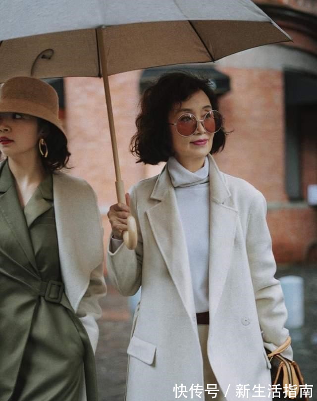 穿搭 50岁女人别总穿“老一套”,试试这5组穿搭!谁见了都得夸年轻!