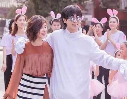 碎花|碎花裙“大势已去”,雪纺裙早春必备,时尚又减龄