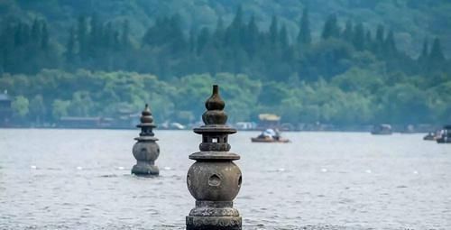 中年|我国第一个免费开放的5A景区,节假日人满为患,人民币上都有它!