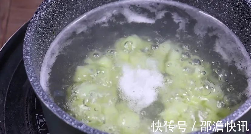 宝宝|宝宝爱吃的面条做法,孩子抢着吃长高个,出锅秒光,11月辅食首选