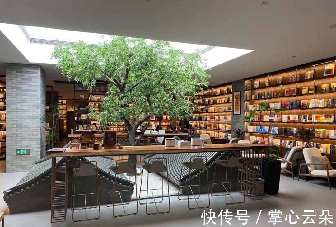 北宫门站|颐和园北宫门外开了家书店，名字里带“光”