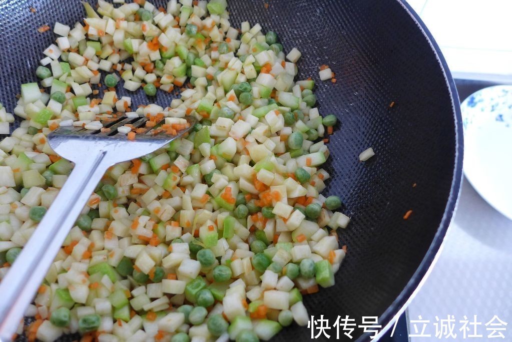 茭白|又到了吃茭白的季节,简单一炒,清淡可口
