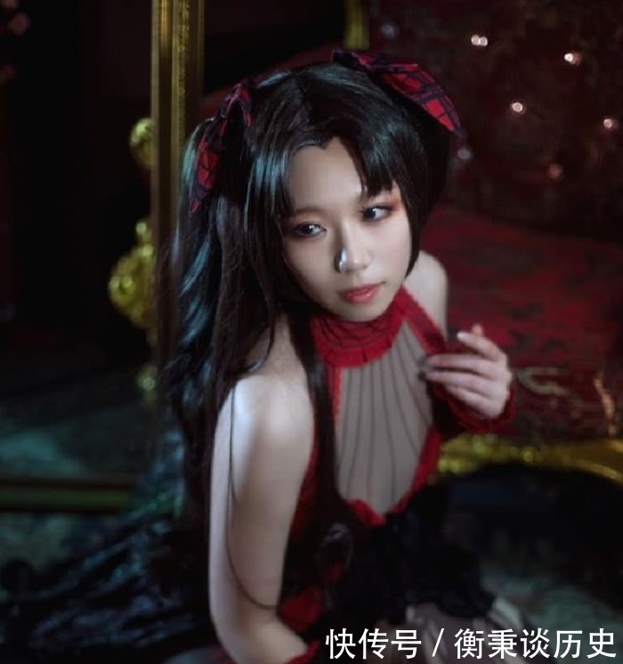 角色|小姐姐cos远坂凛月之女王,服装堪称完美,漫迷:好圆润!