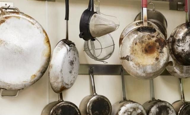  不锈钢锅发黑难清理教你用上这一招，立马像新的一样