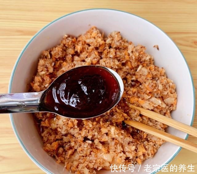 香菇鸡肉馄饨,薄皮大馅,汤鲜肉嫩!