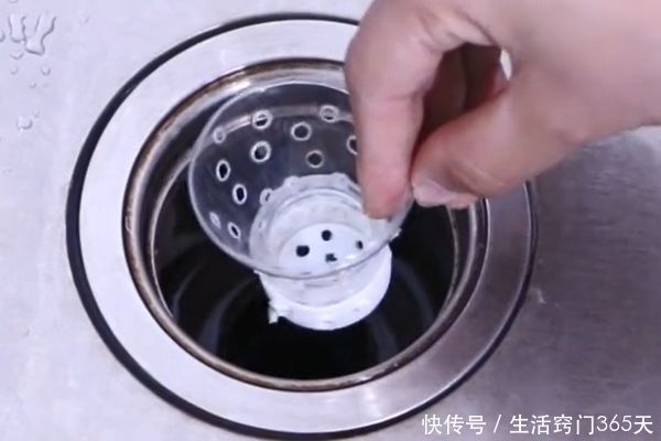 过滤网|矿泉水瓶上扎几个小孔，放在厨房太厉害了，全家人都夸好！