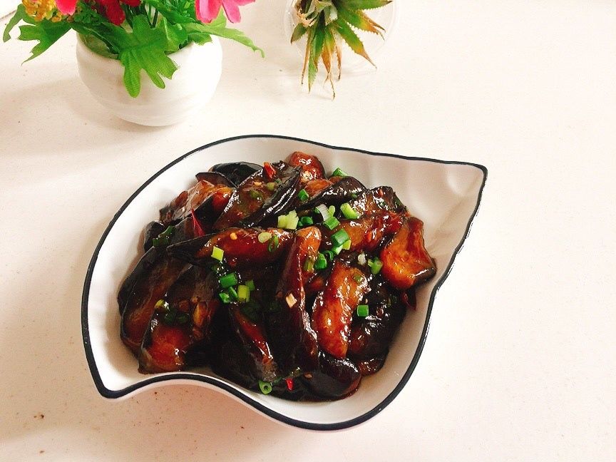 喜欢茄子别错过，家常美味红烧茄子，颜色诱人，好吃下饭