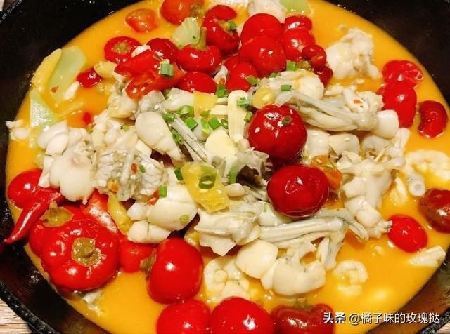 圆泡椒|酸辣开胃又下饭的家常菜：泡椒牛蛙，酒糟炒大肠，泡椒酸菜墨鱼仔