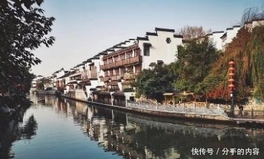 挨揍|巨人最终季:兽巨即将退役,与三大巨人密谋重夺“始祖巨人”,莱纳又要挨揍!