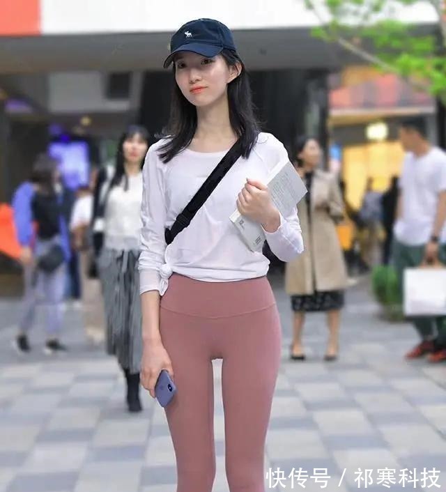 时尚 打底裤的打扮气质可人充满无限活力,展现浪漫情怀!