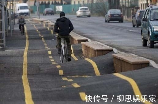 |幽默笑话前几天在小区捡了一部手机，打开一看……