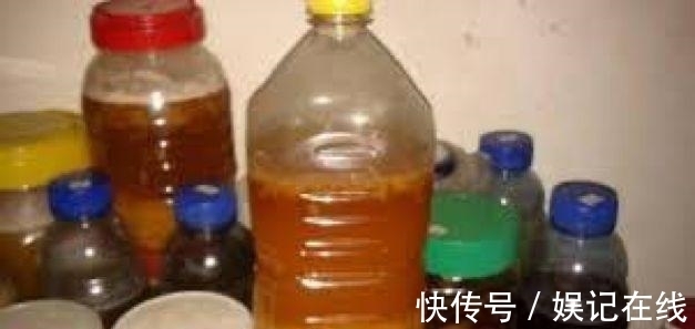 淘米水、啤酒水都别用, 老花农只用它泡水, 什么花都能浇, 疯长