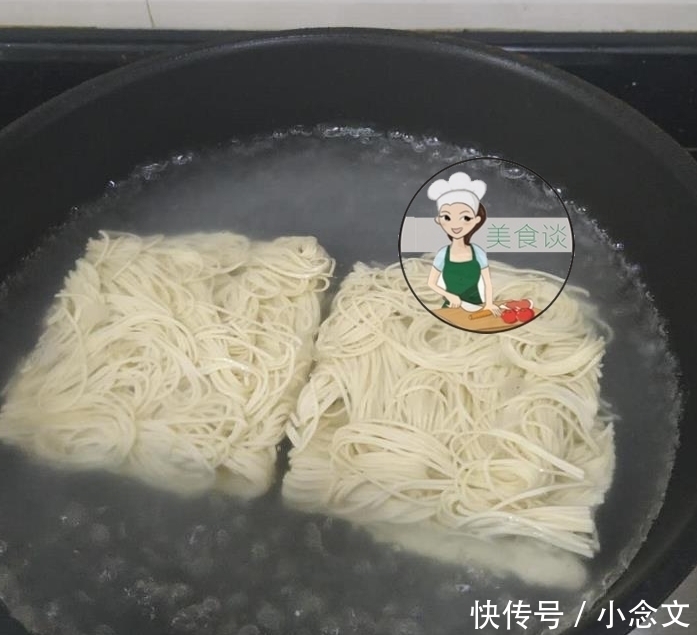 油锅|炒面时别急着下油锅,多做这一步骤,面条不粘锅,更香更有味道