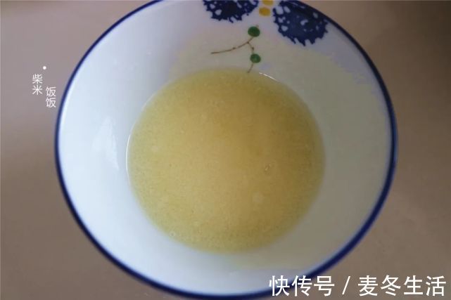 小蛋糕|3个鸡蛋,90克面粉,搅一搅做了12个蛋糕,又香又软孩子喜欢吃