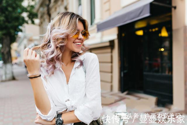 手镯 女人戴手镯还是手表好看三个理由告诉你,别再戴错让人笑话